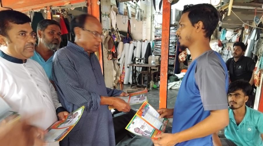 চাঁপাইনবাবগঞ্জে বিএনপির গণসংযোগে লিফলেট বিতরণ চাঁপাইনবাবগঞ্জে বিএনপির গণসংযোগে লিফলেট বিতরণ