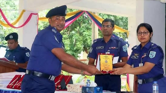 গাইবান্ধার শ্রেষ্ঠ ওসি নির্বাচিত হলেন গোবিন্দগঞ্জ থানার ওসি বুলবুল ইসলাম গাইবান্ধার শ্রেষ্ঠ ওসি নির্বাচিত হলেন গোবিন্দগঞ্জ থানার ওসি বুলবুল ইসলাম