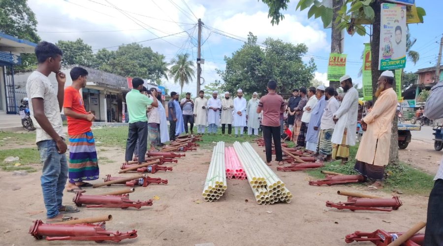 বিশুদ্ধ পানির চাহিদা পুরনের লক্ষে ১৩০টি টিউবওয়েল বিতরণ করেন মোঃ মতিউর রহমান বিশুদ্ধ পানির চাহিদা পুরনের লক্ষে ১৩০টি টিউবওয়েল বিতরণ করেন মোঃ মতিউর রহমান