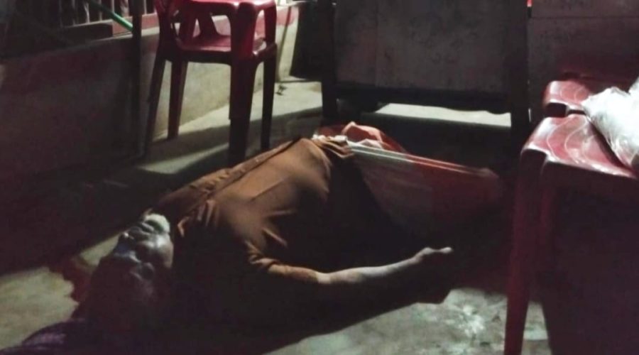নিজের অফিসে পড়ে আছে বৃদ্ধের রক্তাক্ত মরদেহ নিজের অফিসে পড়ে আছে বৃদ্ধের রক্তাক্ত মরদেহ