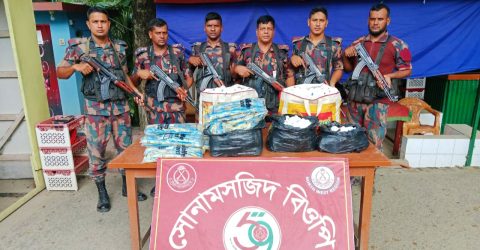 সীমান্তে ভারতীয় নাগরিকের মাধ্যমে অবৈধ বাণিজ্য: বিজিবির হাতে ৮০ কেজি পণ্য জব্দ