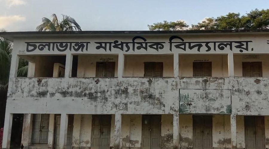 আমতলীতে অ্যাডহক কমিটির সভাপতি মনোনীত করতে সহকারী শিক্ষকের নির্দেশে তান্ডব আমতলীতে অ্যাডহক কমিটির সভাপতি মনোনীত করতে সহকারী শিক্ষকের নির্দেশে তান্ডব