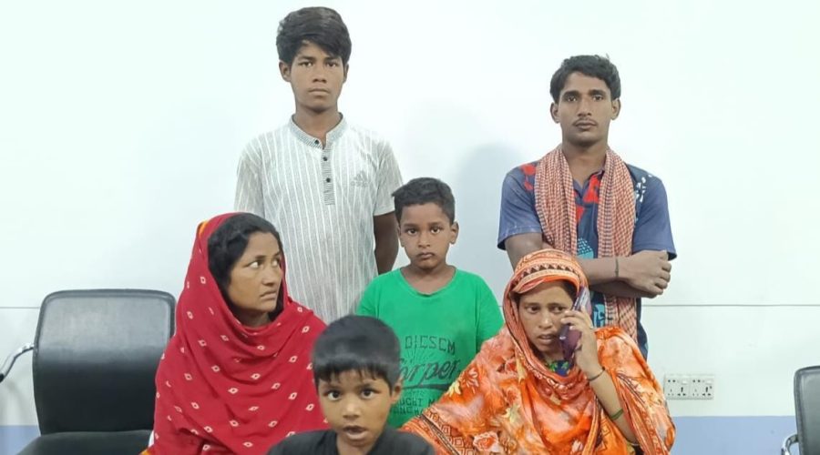 চাঁপাইনবাবগঞ্জে ছয় ভারতীয় নাগরিক আটক চাঁপাইনবাবগঞ্জে ছয় ভারতীয় নাগরিক আটক