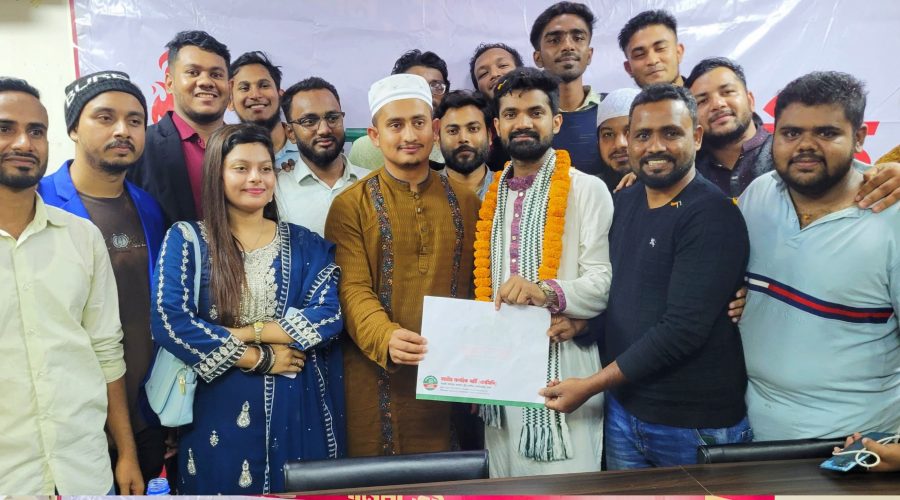 নারায়ণগঞ্জ-১ আসনে মনোনয়নপত্র নিয়েছেন কবি নিরব রায়হান