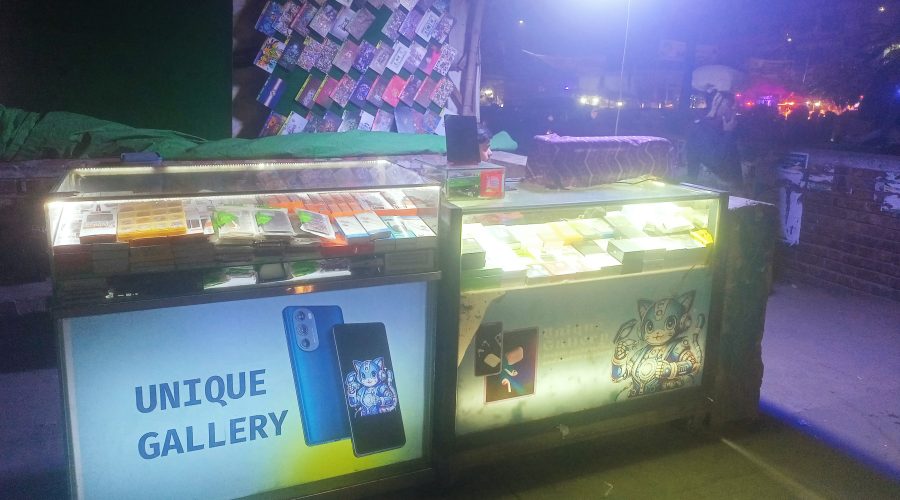 জুরাইন ট্রাফিক পুলিশ বক্স থেকেই অবৈধ বিদ্যুৎ! টিআই রফিকের ছত্রছায়ায় চলছে হকারদের দোকান