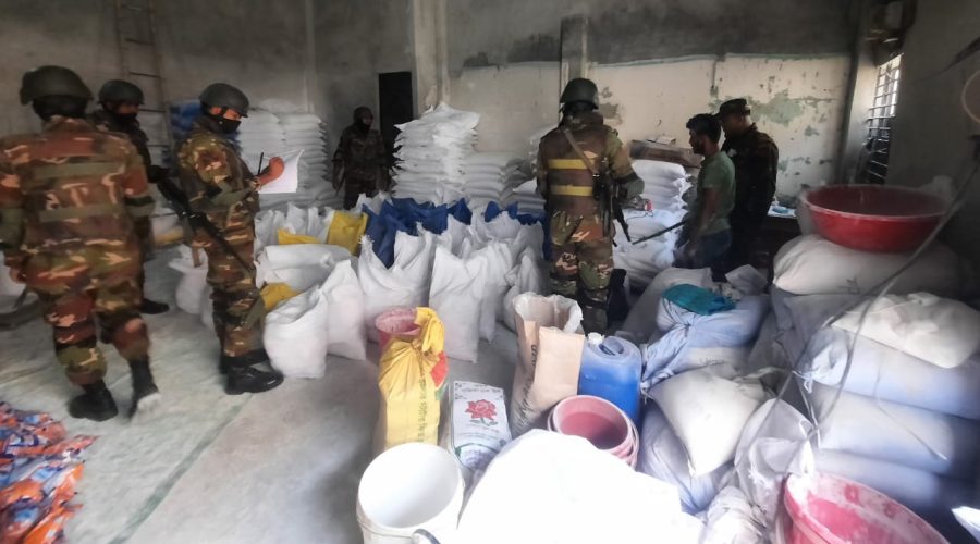 রাজধানীর শনির আখড়ায় নকল ডিটারজেন্ট কারখানায় যৌথ অভিযান, বিপুল মালামাল জব্দ