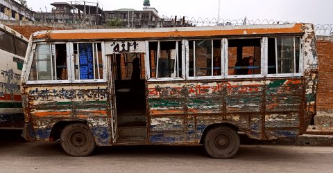 জুরাইন–বাবুবাজার সড়কে ‘বাহাদুর শাহ পরিবহন’: ফিটনেসবিহীন যানবাহনে ঝুঁকির মধ্যে যাত্রীসাধারণ