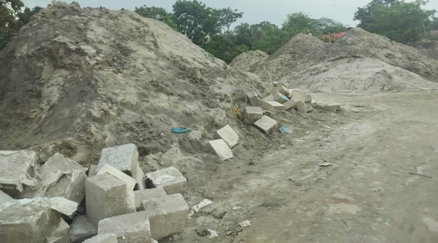 লোহাগাড়ায় লোক দেখানো অভিযান, অন্যদিকে বালু–মাটি লুটের অভিযোগ