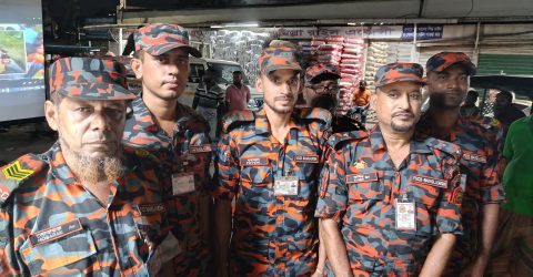 জুরাইন বাজারে পোস্তগোলা ফায়ার সার্ভিসের সচেতনতামূলক প্রোগ্রাম
