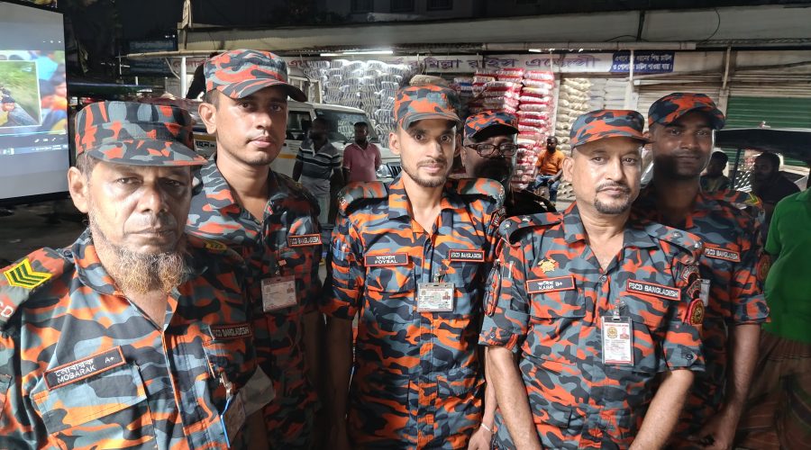 জুরাইন বাজারে পোস্তগোলা ফায়ার সার্ভিসের সচেতনতামূলক প্রোগ্রাম