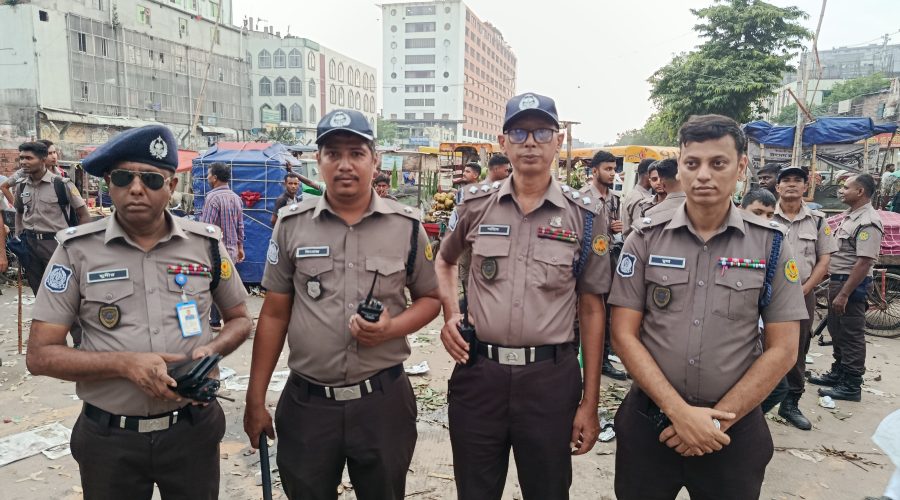 জুরাইন মোড়ে অবৈধ ফুটপাত উচ্ছেদ, স্বস্তি ফিরল পথচারী ও যানচলাচলে