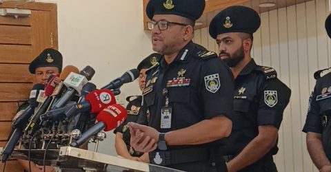 যাত্রাবাড়ীতে র‍্যাব-১০-এর অভিযানে দুই আগ্নেয়াস্ত্রসহ তিন অস্ত্রধারী সন্ত্রাসী গ্রেফতার