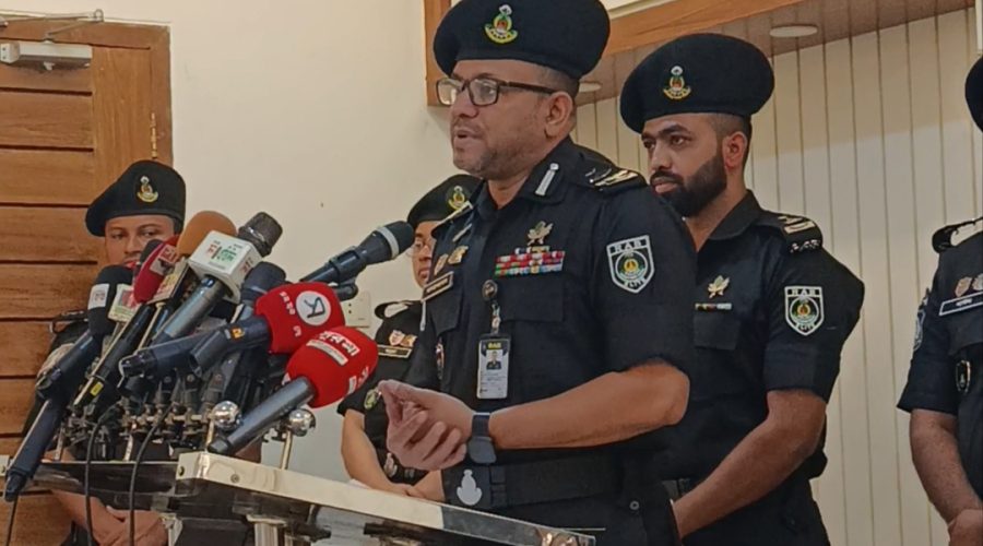 যাত্রাবাড়ীতে র‍্যাব-১০-এর অভিযানে দুই আগ্নেয়াস্ত্রসহ তিন অস্ত্রধারী সন্ত্রাসী গ্রেফতার