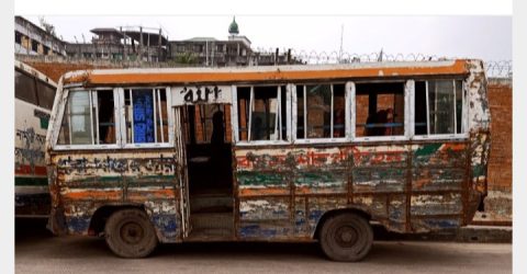 বাহাদুর শাহ পরিবহনে চরম নৈরাজ্য: ফিটনেসবিহীন ঝুঁকিপূর্ণ গাড়ি 