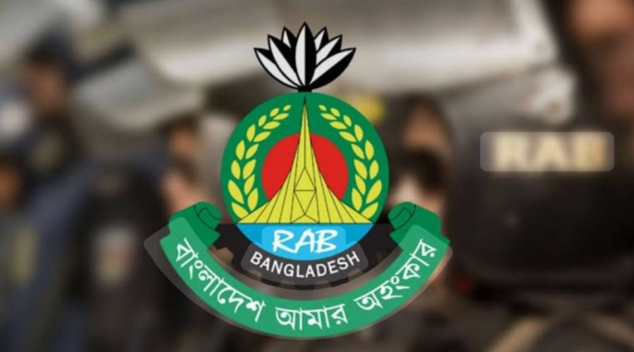 কদমতলীতে ব্যবসায়ীকে গুলি করে হত্যা চেষ্টার মামলার প্রধান আসামি ‘স্যুটার মহিন’কে গ্রেপ্তার করেছে র‌্যাব-১০