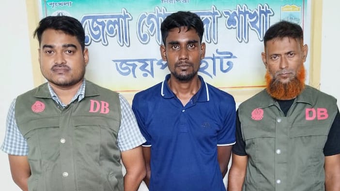 জয়পুরহাটে ৩০০ নেশাজাতীয় অ্যাম্পুলসহ আটক ১