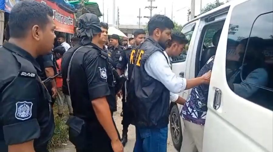 কেরাণীগঞ্জ পাসপোর্ট অফিসে র‍্যাবের অভিযান: দালাল চক্রের ৭ সদস্য গ্রেপ্তার, বিভিন্ন মেয়াদে কারাদণ্ড