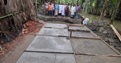 নিজস্ব অর্থায়নে কালভার্ট নির্মাণ: ইকরি ইউনিয়নের দীর্ঘদিনের জলাবদ্ধতা নিরসনে উদ্যোগ