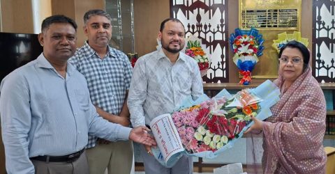 নতুন খাদ্যমন্ত্রী আফরোজা খানম রিতাকে আলহাজ মোহাম্মদ সোহাগের ফুলেল শুভেচ্ছা