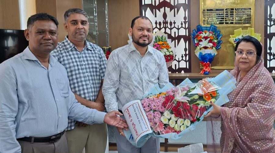 নতুন খাদ্যমন্ত্রী আফরোজা খানম রিতাকে আলহাজ মোহাম্মদ সোহাগের ফুলেল শুভেচ্ছা