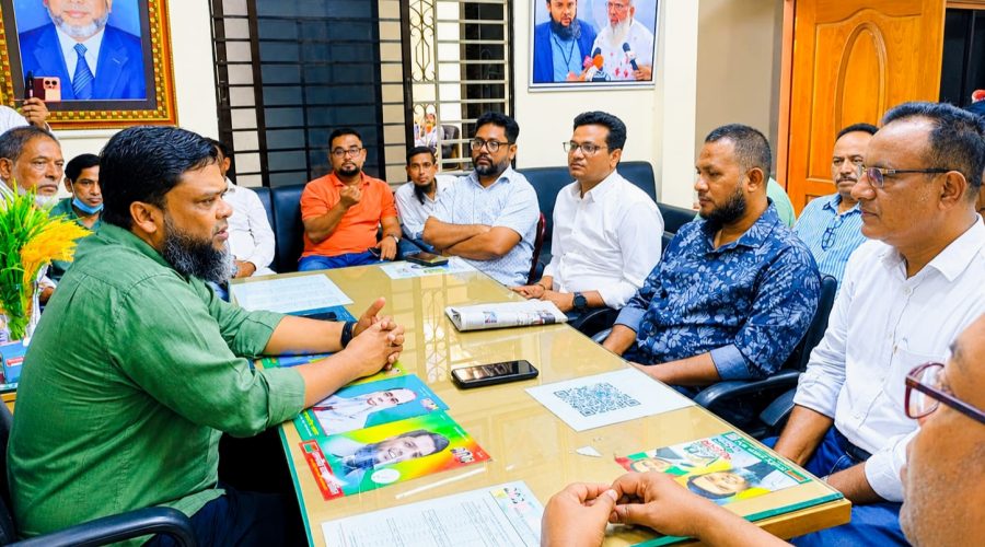 আলহাজ্ব সালাউদ্দিন আহমেদের মৃত্যুতে তার পরিবারের প্রতি শোক ও সমবেদনা জানাতে তানভীর আহমেদ রবিনের সাথে স্থানীয় সাংবাদিকদের সাক্ষাৎ 