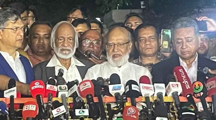 দুই ছাত্র উপদেষ্টা ও নিরাপত্তা উপদেষ্টার পদত্যাগ চেয়েছেন বিএনপি: প্রধান উপদেষ্টার সাথে বৈঠক বিএনপি