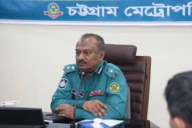 অস্ত্রধারীদের দেখামাত্র আত্মরক্ষায় গুলির নির্দেশ সিএমপি কমিশনারের