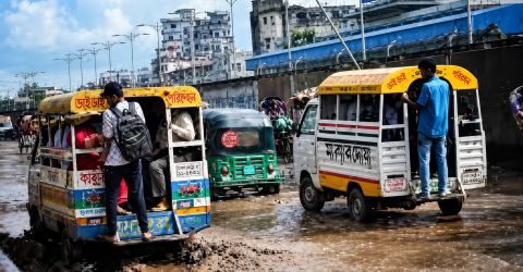 জুরাইন-দয়াগঞ্জ সড়কে গর্ত আর গর্ত, চরম দুর্ভোগে হাজারো মানুষ